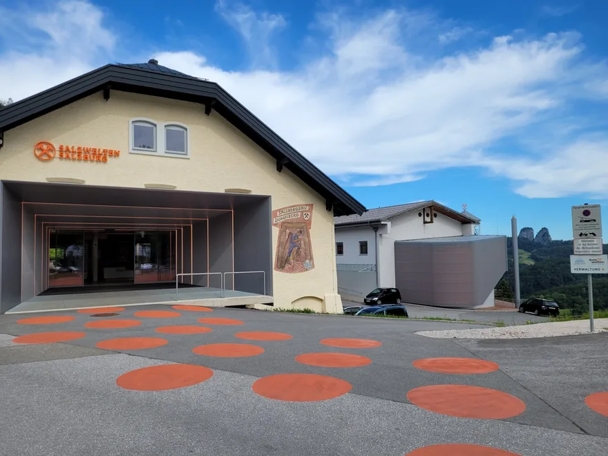 Eingang zu den Salzwelten Hallein am Dürrnberg bei Salzburg